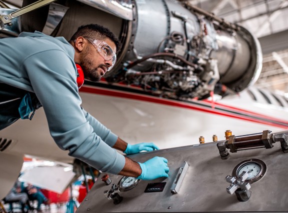 airplane mechanic